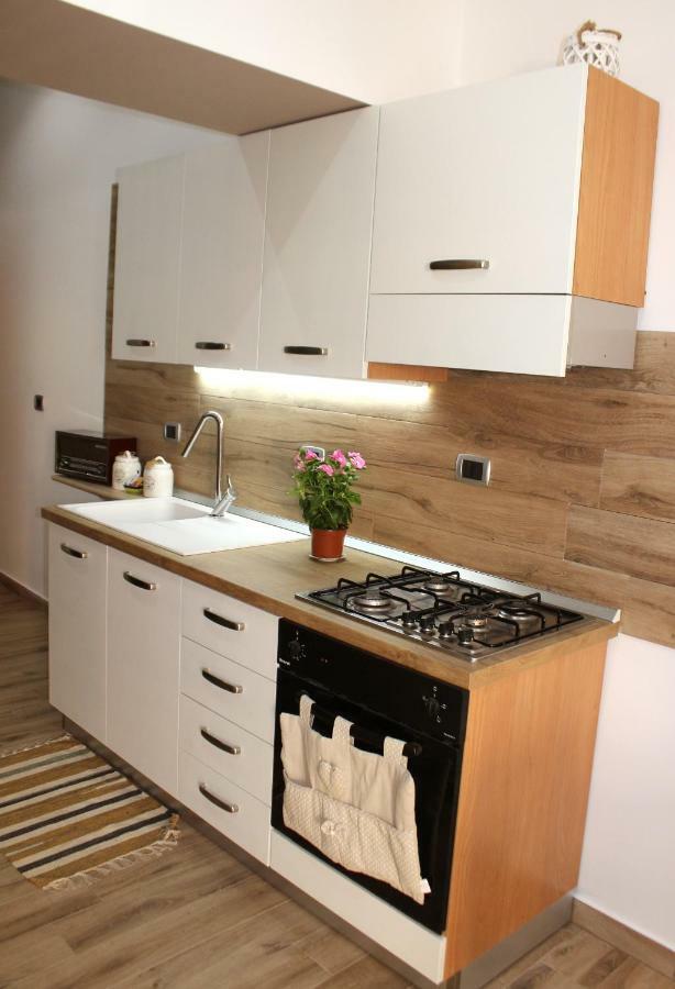 Two Face Apartment Сиракуза Екстериор снимка