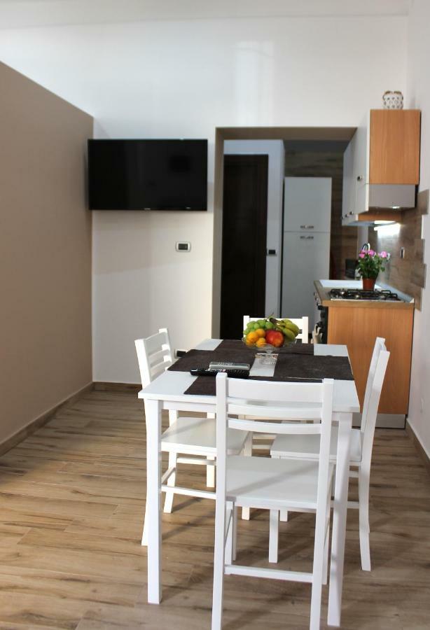 Two Face Apartment Сиракуза Екстериор снимка
