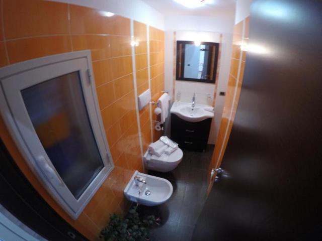 Two Face Apartment Сиракуза Екстериор снимка